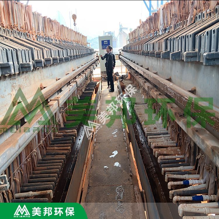 板框機中間預(yù)留工作平臺檢修.jpg
