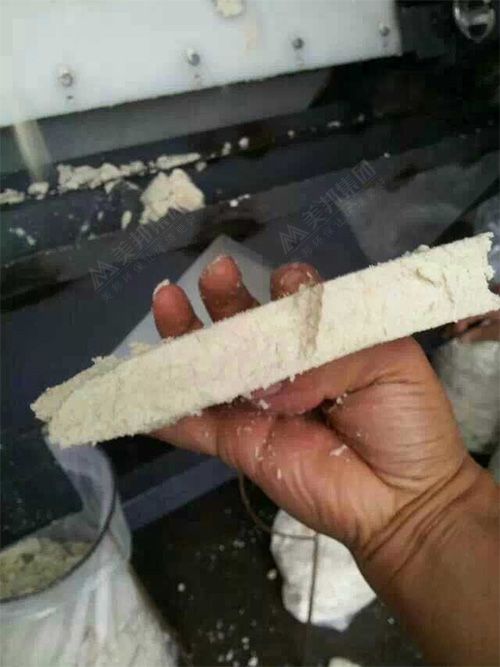 用帶式壓榨機(jī)脫水處理后的豆腐渣