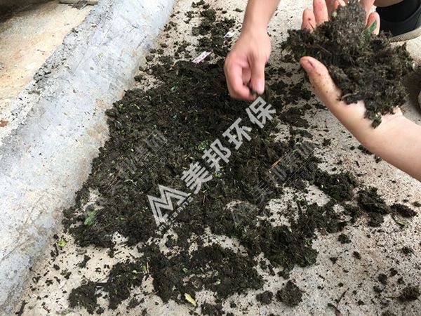 帶式壓榨脫水機(jī)處理植物渣脫水.jpg